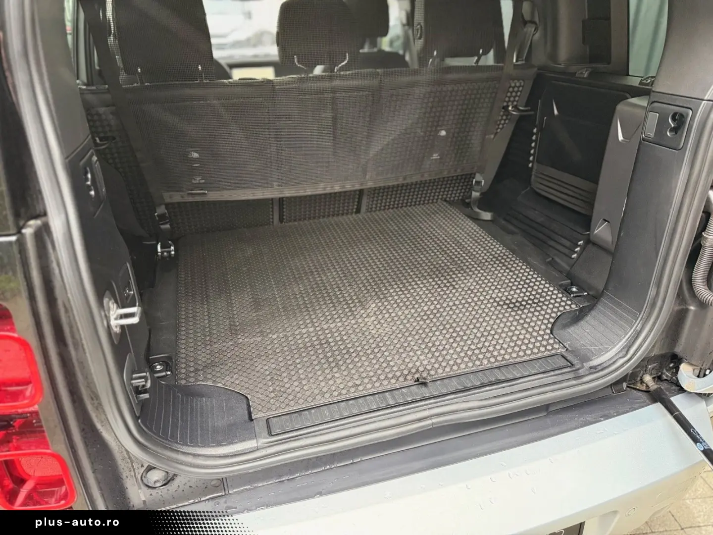 LAND ROVER Defender 110 S Black Gloss