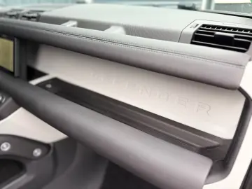 LAND ROVER Defender 110 S Black Gloss