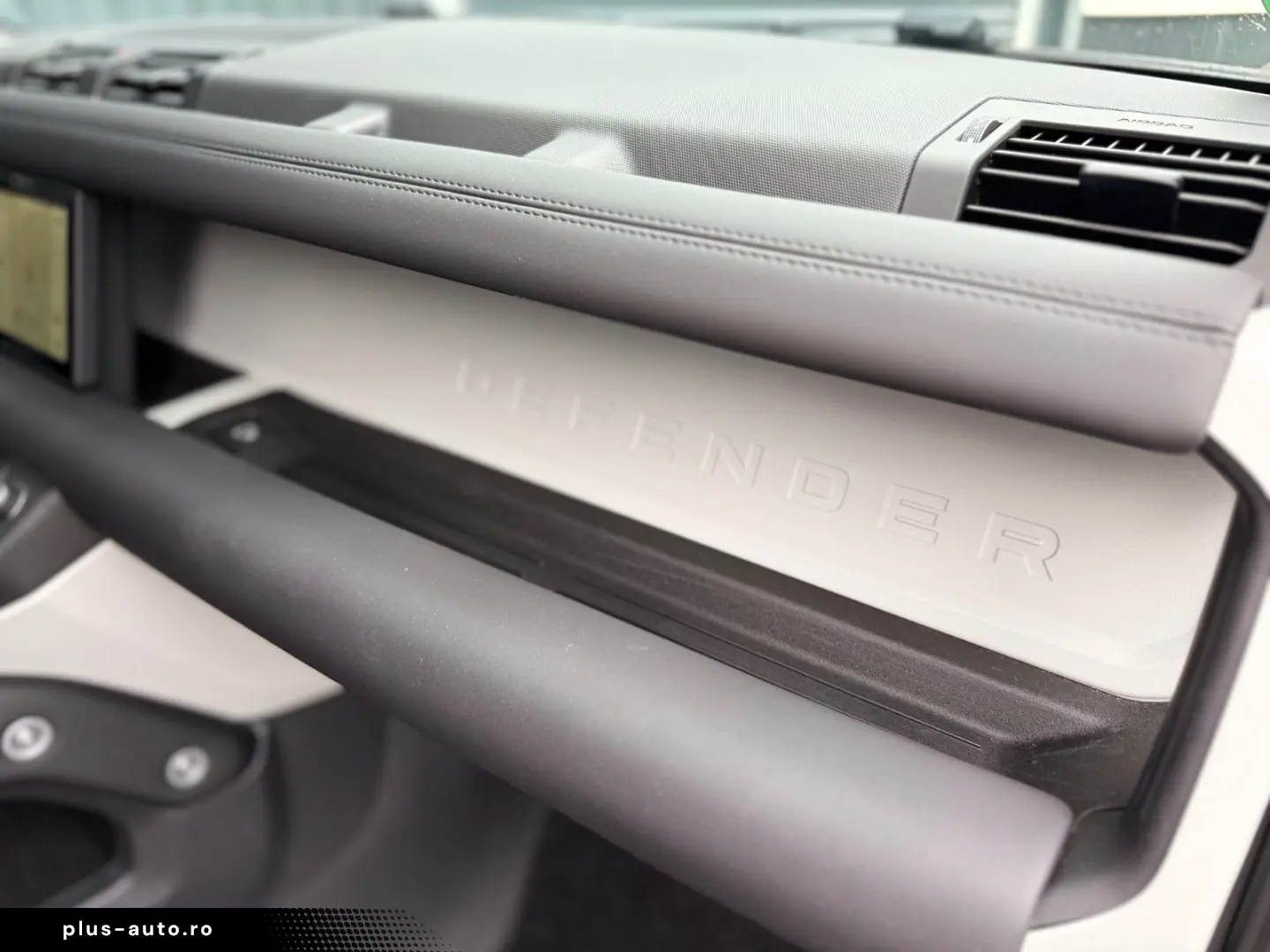 LAND ROVER Defender 110 S Black Gloss