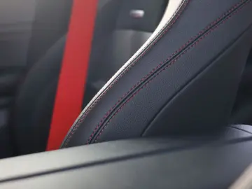 MERCEDES-BENZ GLE 53 AMG 4Matic   Rot Design - AHK - Pano