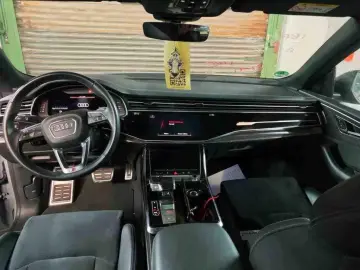 AUDI Q8 55TFSI Comp. S-Line LED PANO KAMERA CARBON VC