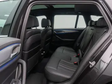 BMW 540i xD LuxuryLine Panorama H K DAB HUD Laser19