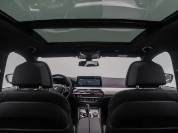 BMW 540i xD LuxuryLine Panorama H K DAB HUD Laser19