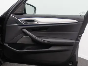 BMW 540i xD LuxuryLine Panorama H K DAB HUD Laser19