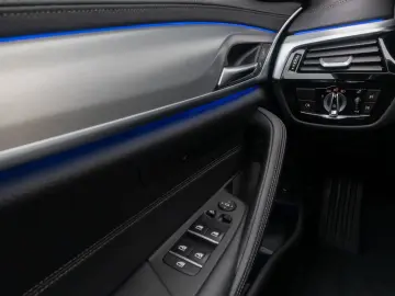 BMW 540i xD LuxuryLine Panorama H K DAB HUD Laser19