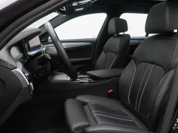 BMW 540i xD LuxuryLine Panorama H K DAB HUD Laser19