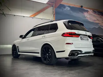 BMW X7 M60i ICONIC GLOW 7-SITZER INDIV. ACC PANO 1Hd