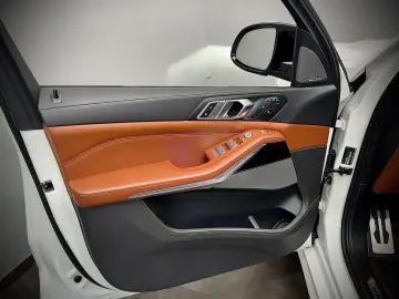 BMW X7 M60i ICONIC GLOW 7-SITZER INDIV. ACC PANO 1Hd