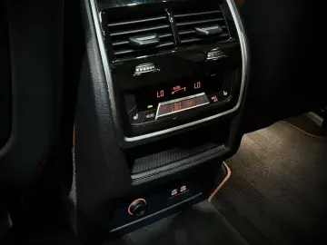 BMW X7 M60i ICONIC GLOW 7-SITZER INDIV. ACC PANO 1Hd