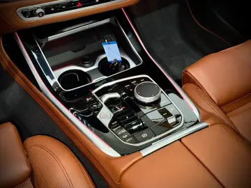 BMW X7 M60i ICONIC GLOW 7-SITZER INDIV. ACC PANO 1Hd