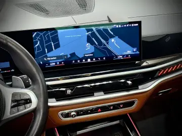 BMW X7 M60i ICONIC GLOW 7-SITZER INDIV. ACC PANO 1Hd