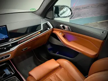 BMW X7 M60i ICONIC GLOW 7-SITZER INDIV. ACC PANO 1Hd