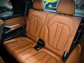 BMW X7 M60i ICONIC GLOW 7-SITZER INDIV. ACC PANO 1Hd