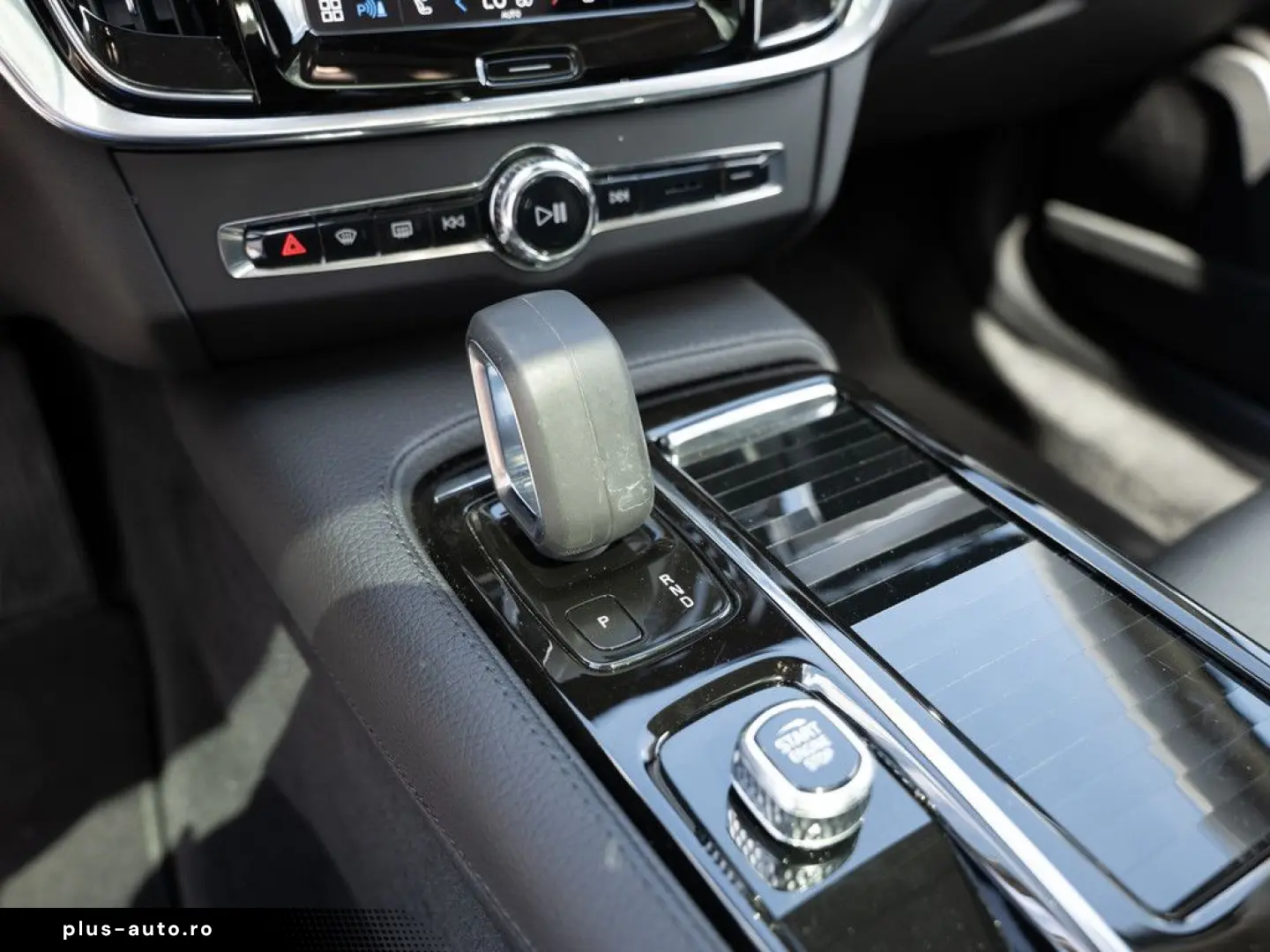 VOLVO V90 Recharge T6 AWD Inscription Expression PANO