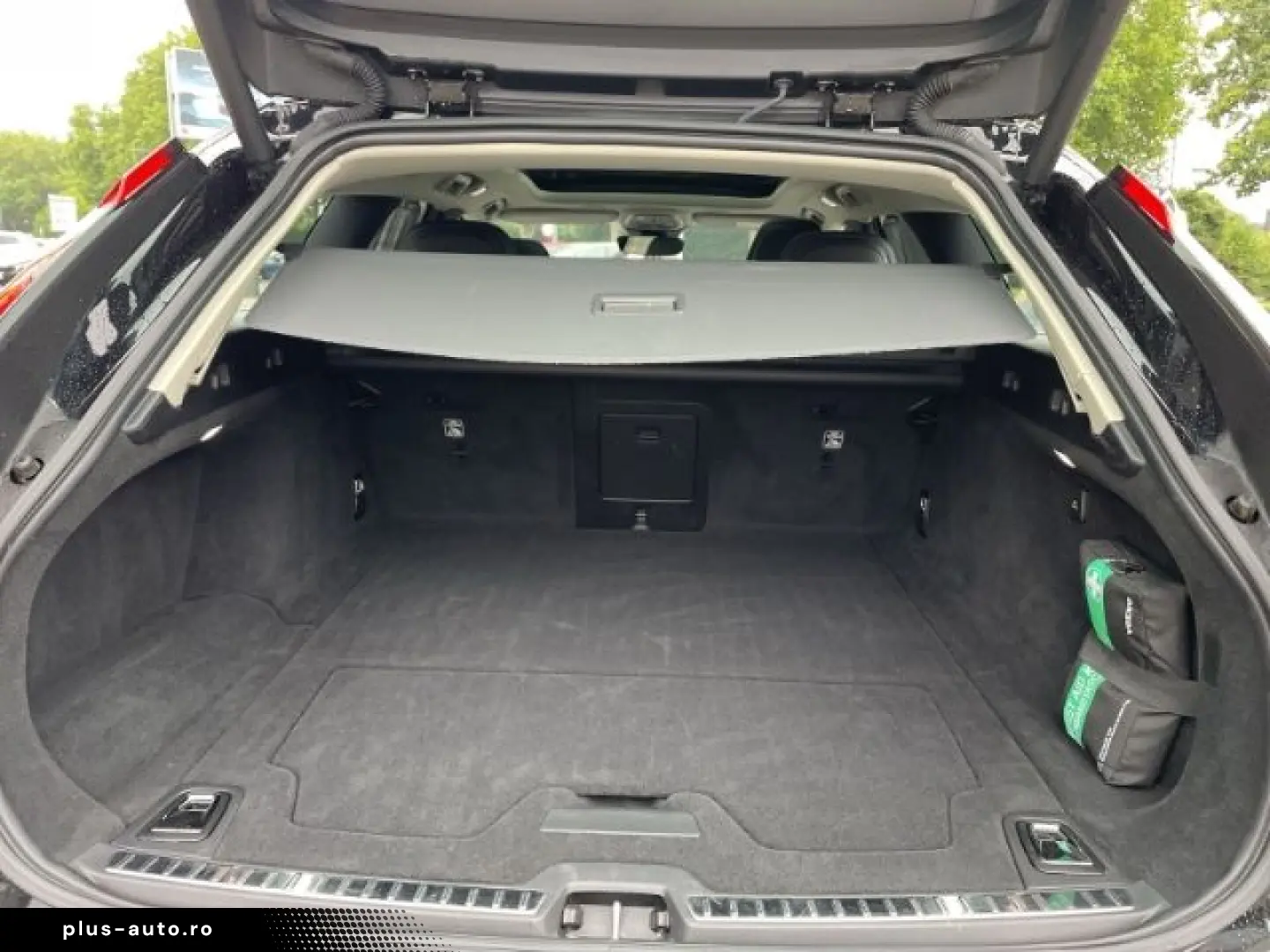 VOLVO V90 Inscription Expression T8