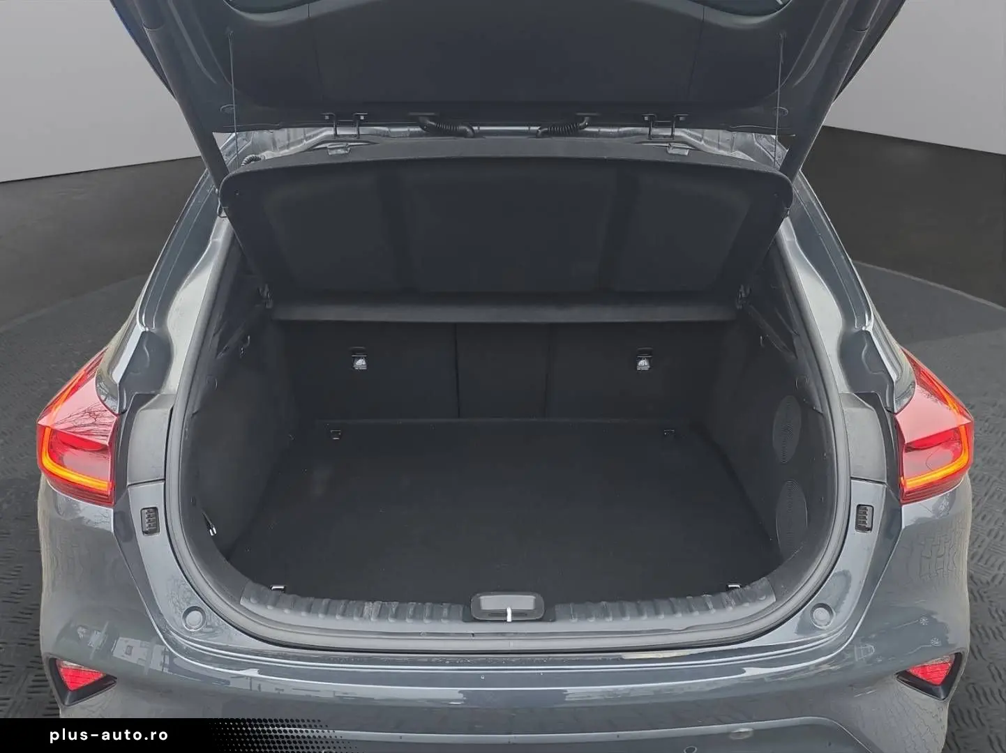 KIA XCeed 1.6T DCT PLATINUM PANO LEDER VOLLAUSSTATTU