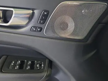 VOLVO XC60 B5 Ultimate Dark AWD B&W FourC 360  WinterP