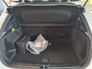 MERCEDES-BENZ GLA 250e 8G Progressive Pano Navi LED &hellip;