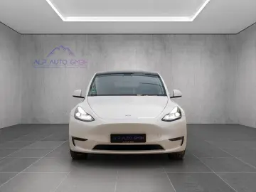 TESLA Model Y Performance Dual AWD 1.HD AMD RYZEN