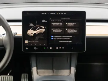 TESLA Model Y Performance Dual AWD 1.HD AMD RYZEN