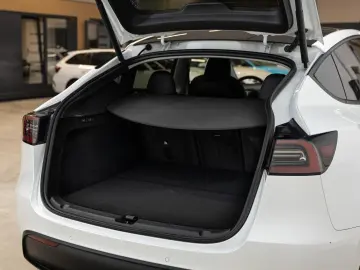TESLA Model Y Performance Dual AWD 1.HD AMD RYZEN