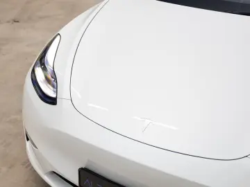 TESLA Model Y Performance Dual AWD 1.HD AMD RYZEN