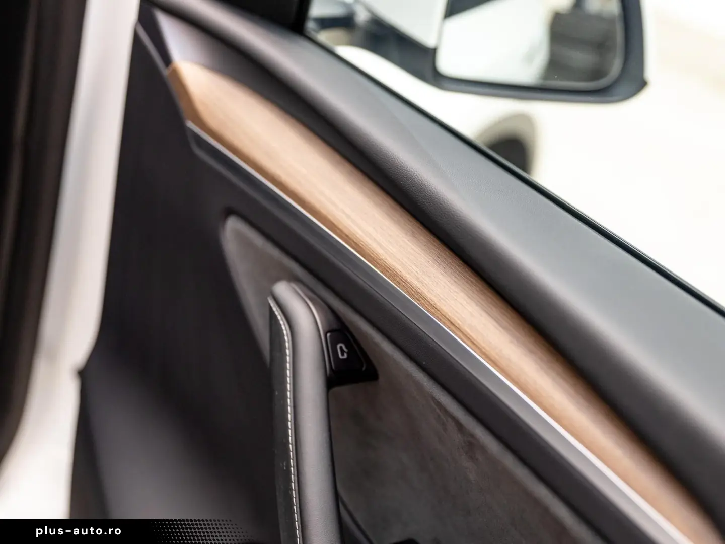 TESLA Model Y Performance Dual AWD 1.HD AMD RYZEN