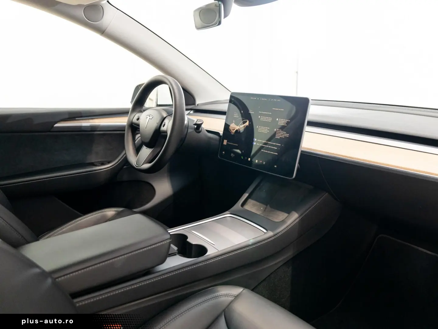 TESLA Model Y Performance Dual AWD 1.HD AMD RYZEN