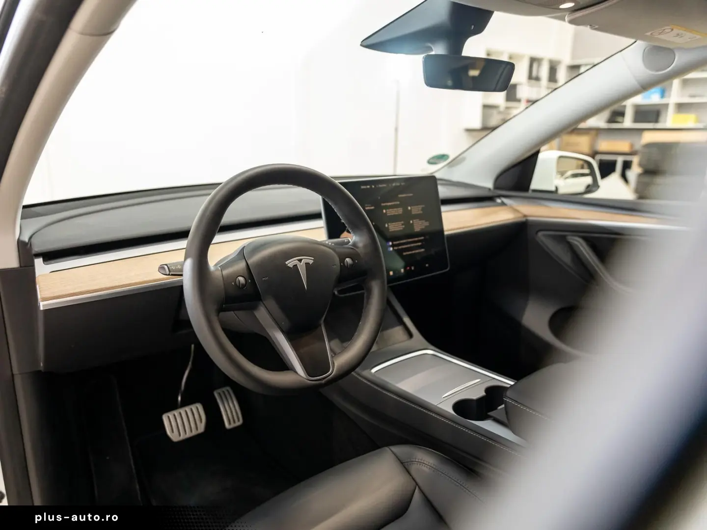 TESLA Model Y Performance Dual AWD 1.HD AMD RYZEN