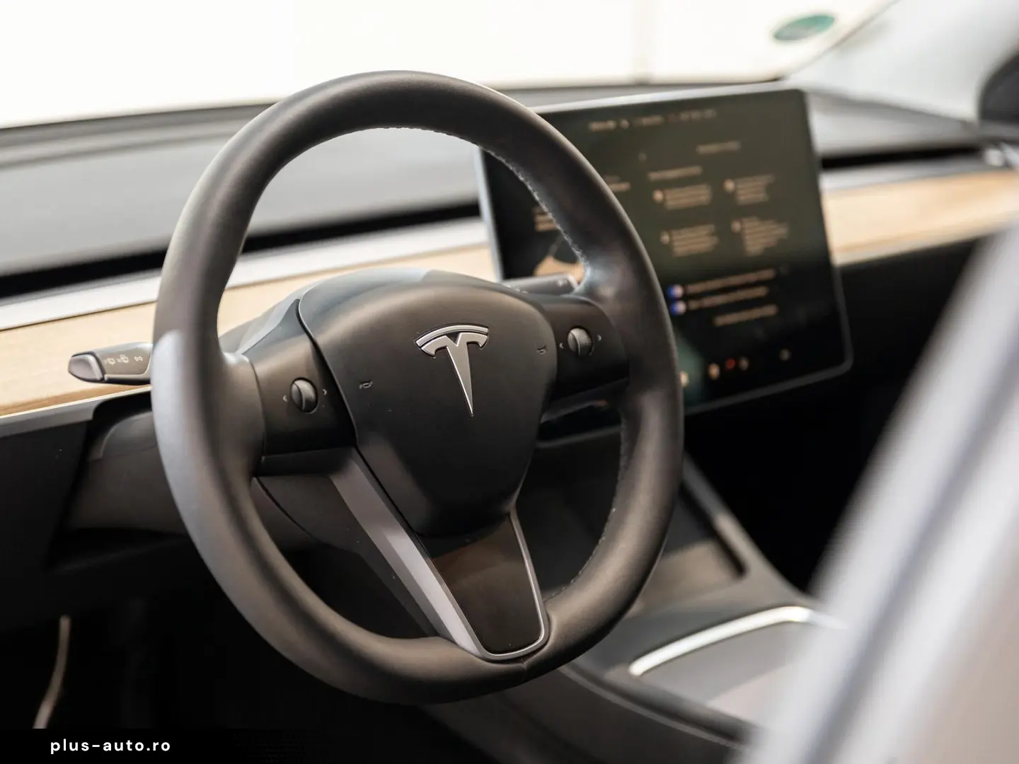 TESLA Model Y Performance Dual AWD 1.HD AMD RYZEN