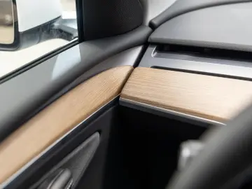 TESLA Model Y Performance Dual AWD 1.HD AMD RYZEN