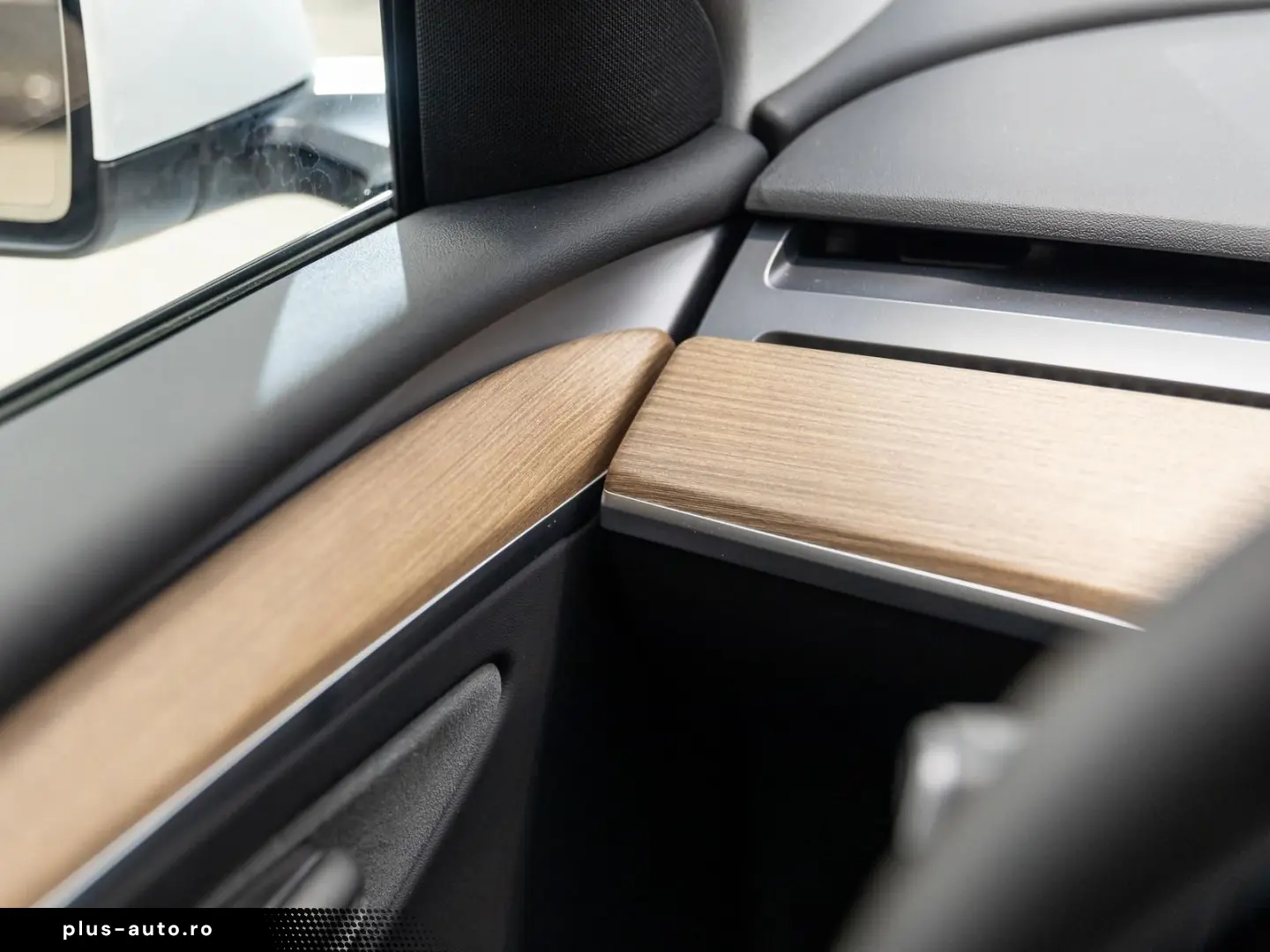 TESLA Model Y Performance Dual AWD 1.HD AMD RYZEN