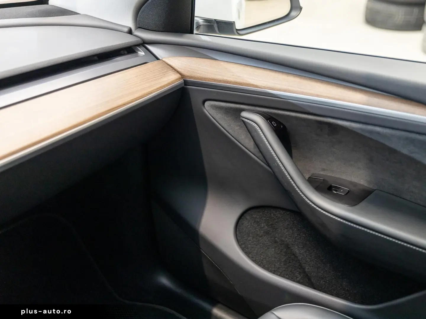 TESLA Model Y Performance Dual AWD 1.HD AMD RYZEN