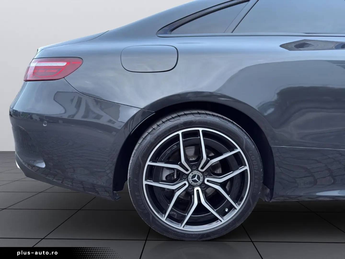 MERCEDES-BENZ E 200 Coupe NIGHT-PAKET AMG-LINE CAM