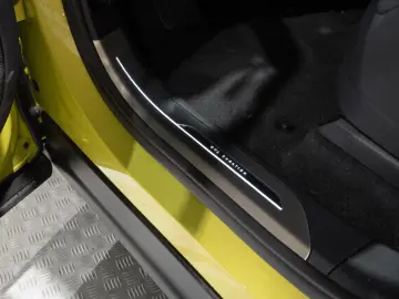 Land Rover Range Rover Sport P635 SV Celestial Sol AWD