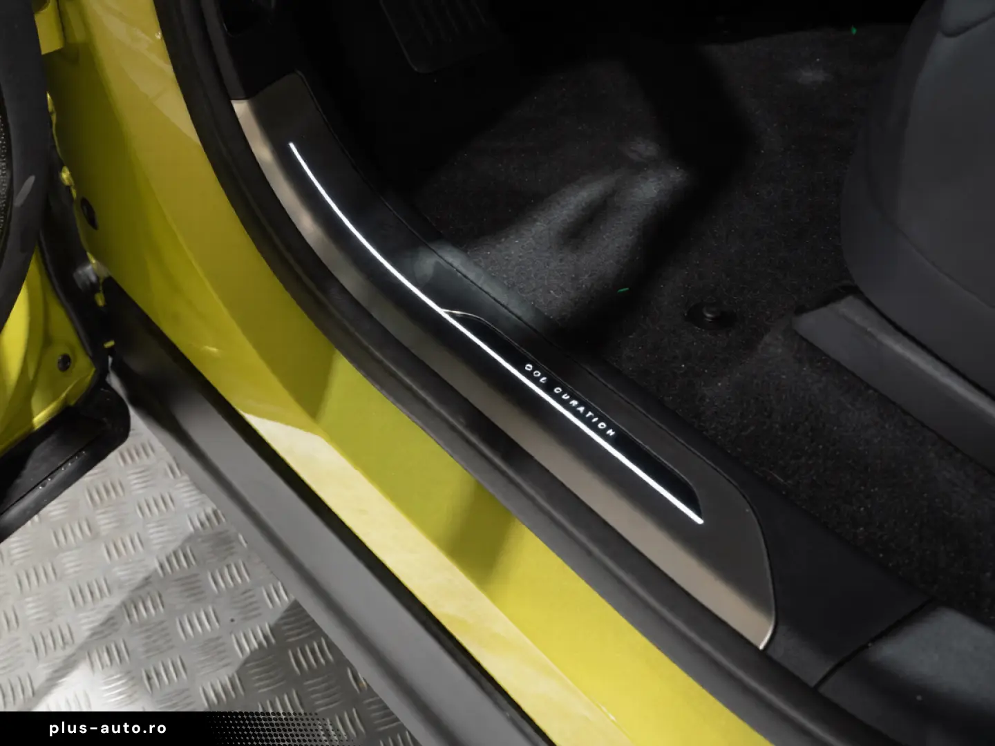 Land Rover Range Rover Sport P635 SV Celestial Sol AWD