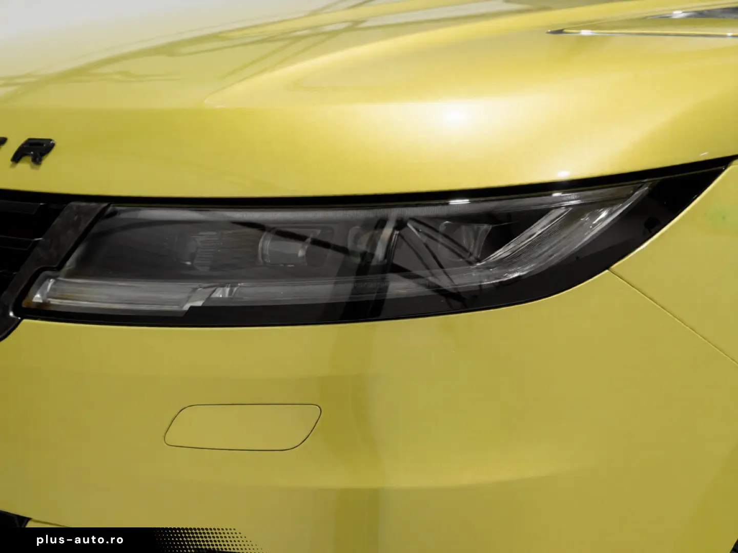 Land Rover Range Rover Sport P635 SV Celestial Sol AWD