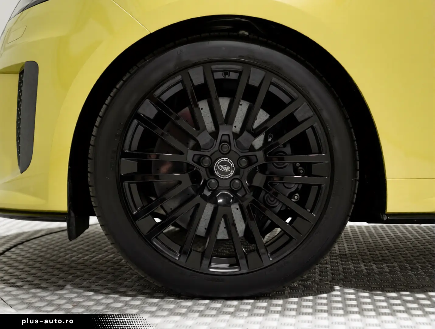 Land Rover Range Rover Sport P635 SV Celestial Sol AWD