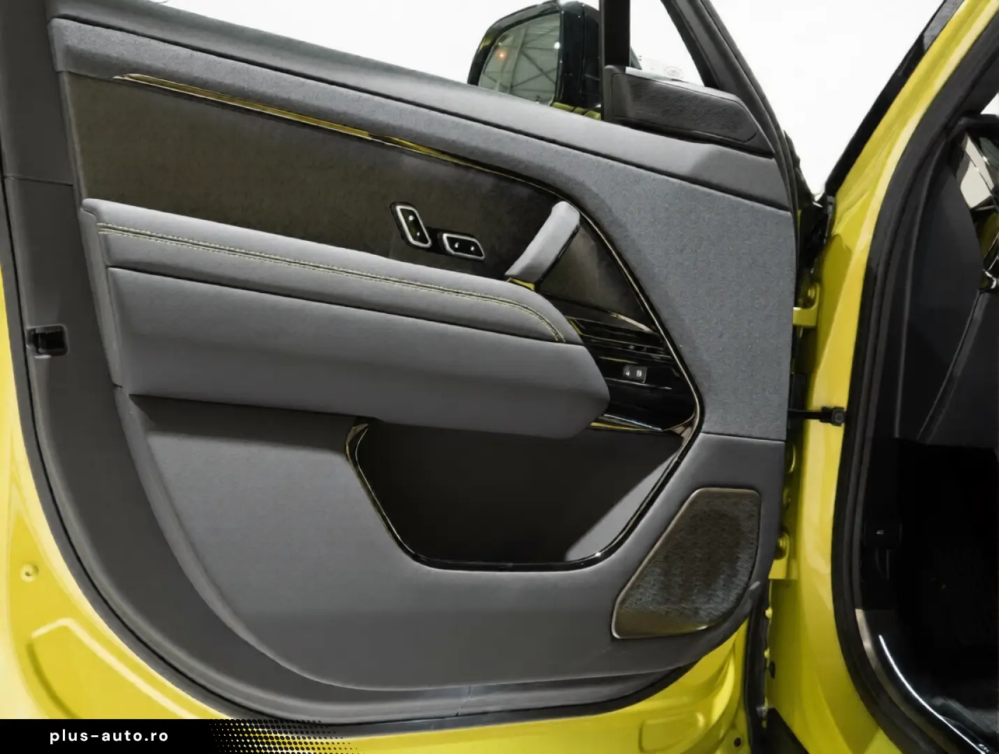 Land Rover Range Rover Sport P635 SV Celestial Sol AWD