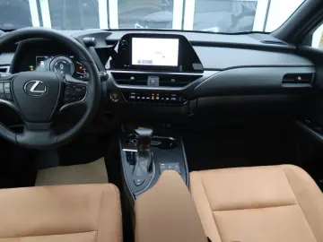 LEXUS UX 250h Style Edition