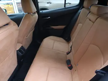 LEXUS UX 250h Style Edition