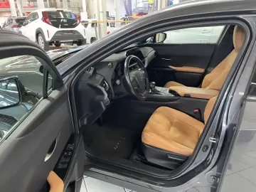 LEXUS UX 250h  Style Edition