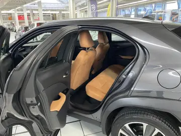 LEXUS UX 250h  Style Edition