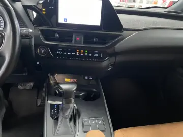 LEXUS UX 250h  Style Edition