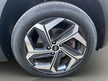 HYUNDAI Tucson Trend Plug-In Hybrid 4WD LED  aus 1.Hand