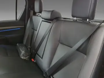 Toyota Hilux 4x4 2 8 l DC AT Invincible TD