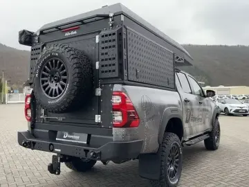 Toyota Hilux 4x4 2 8 l DC AT Invincible TD