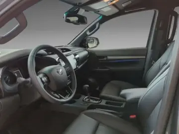 Toyota Hilux 4x4 2 8 l DC AT Invincible TD