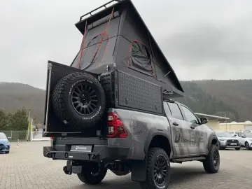 Toyota Hilux 4x4 2 8 l DC AT Invincible TD