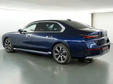 BMW 740 d xDrive Design Pure Excellence Innovation